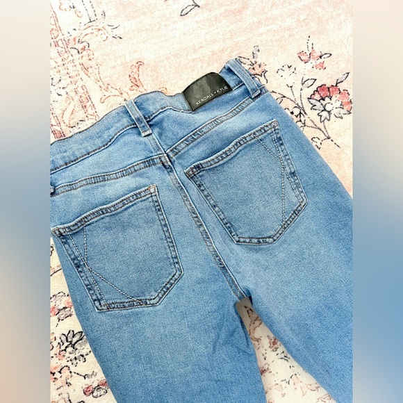 Kendall & Kylie “The Relaxed Skinny” Distressed Cropped Jeans 🤍 - Picture 4 of 4